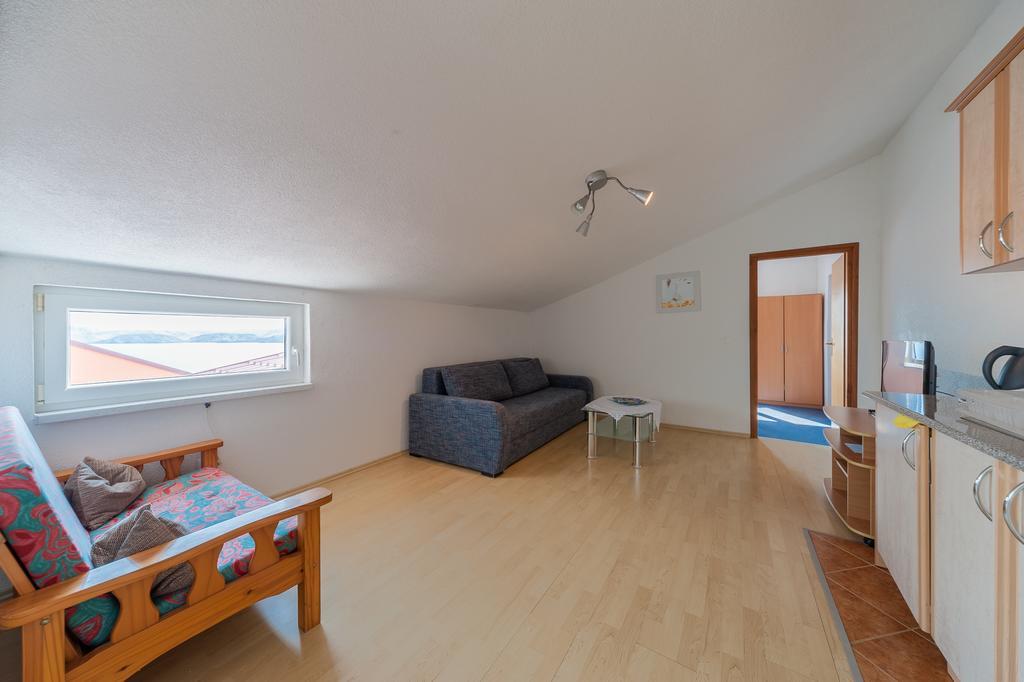Apartmenthaus Hana Karlobag Exterior photo
