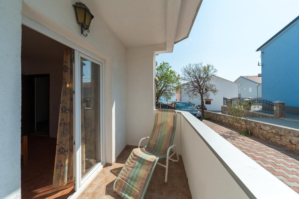 Apartmenthaus Hana Karlobag Exterior photo